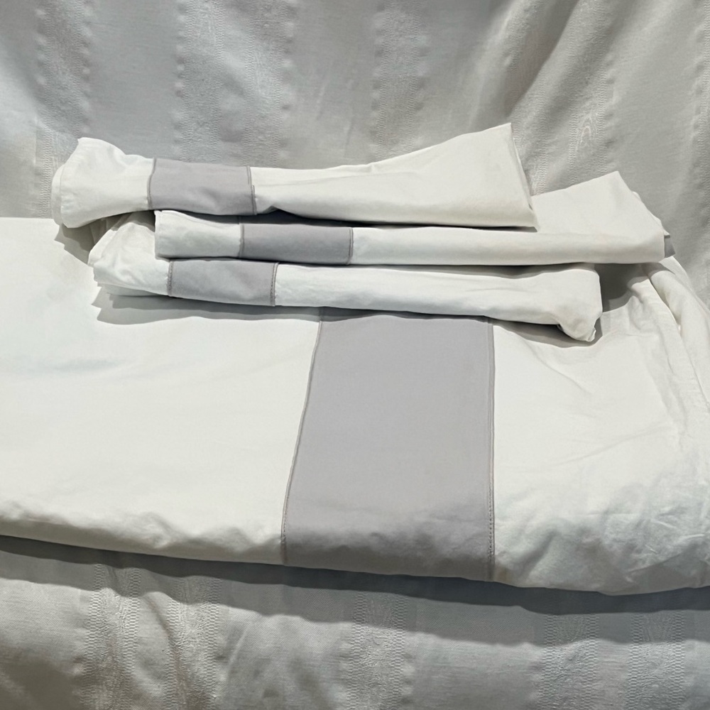 SERENA & LILY KING DUVET COVER AND 4 SHAMS White with Gray Stripes: